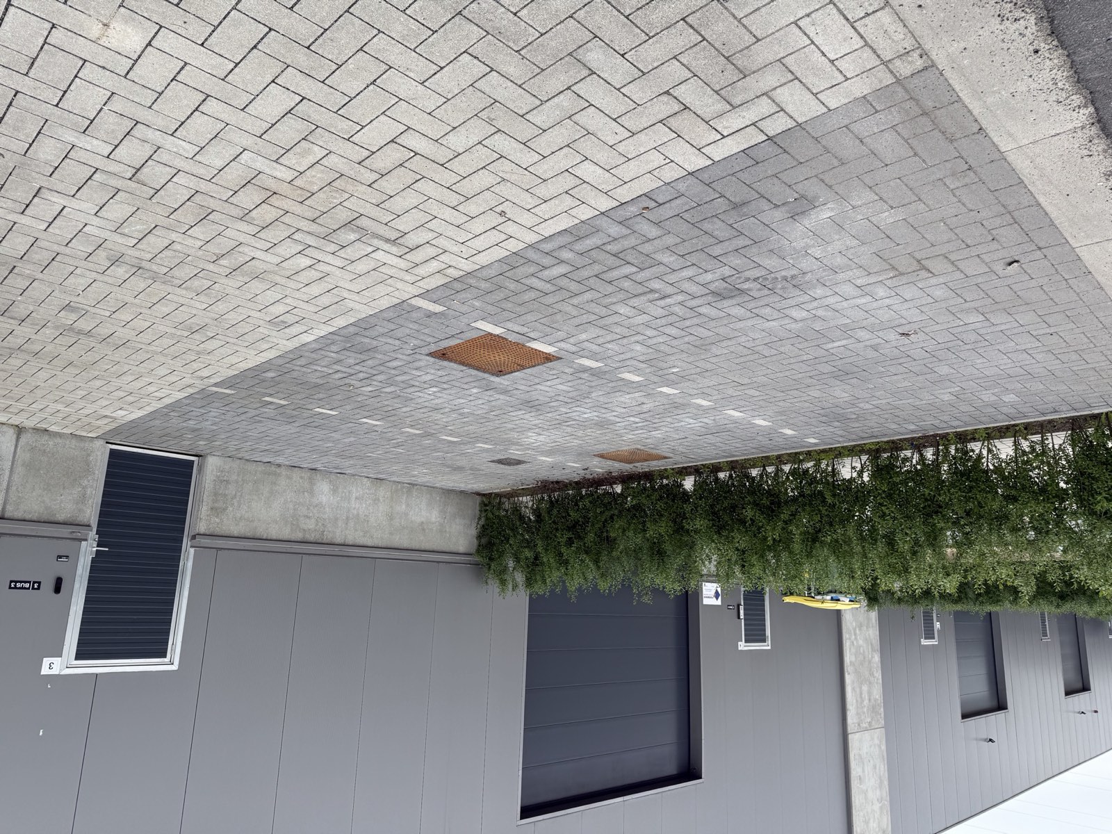 Gevel met sectionaalpoort