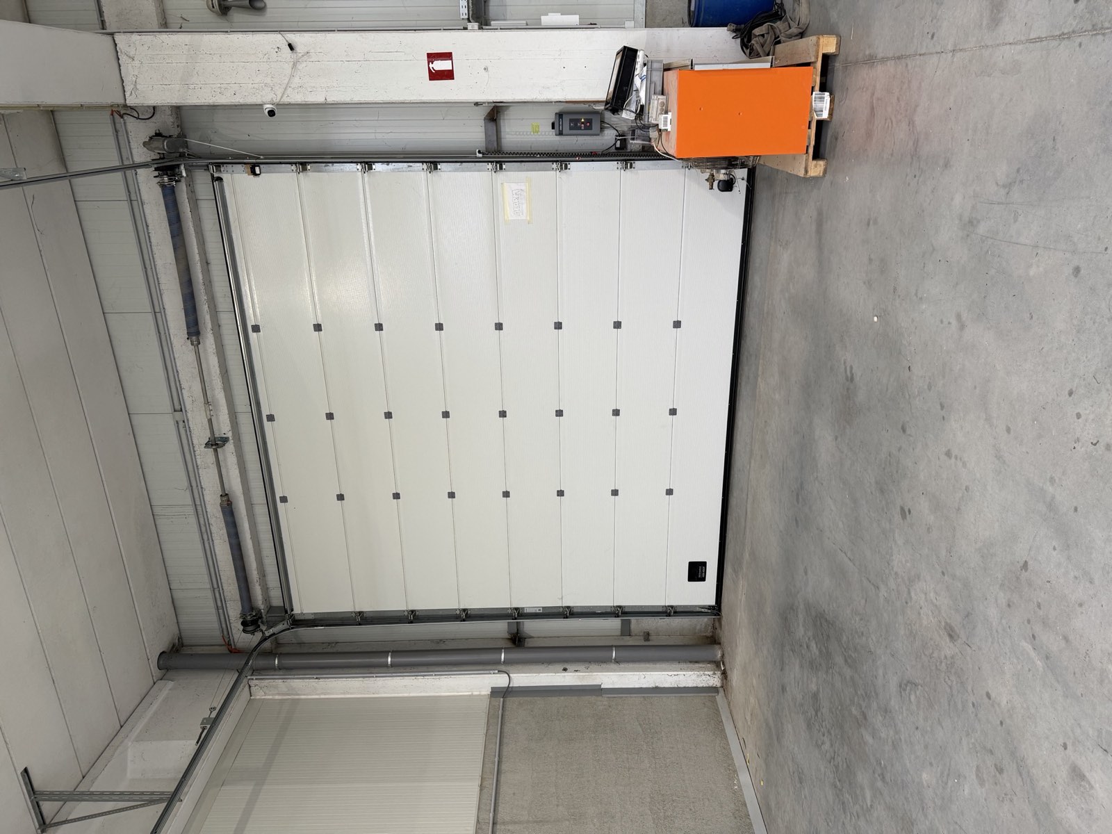 Detail sectionaalpoort van binnenuit